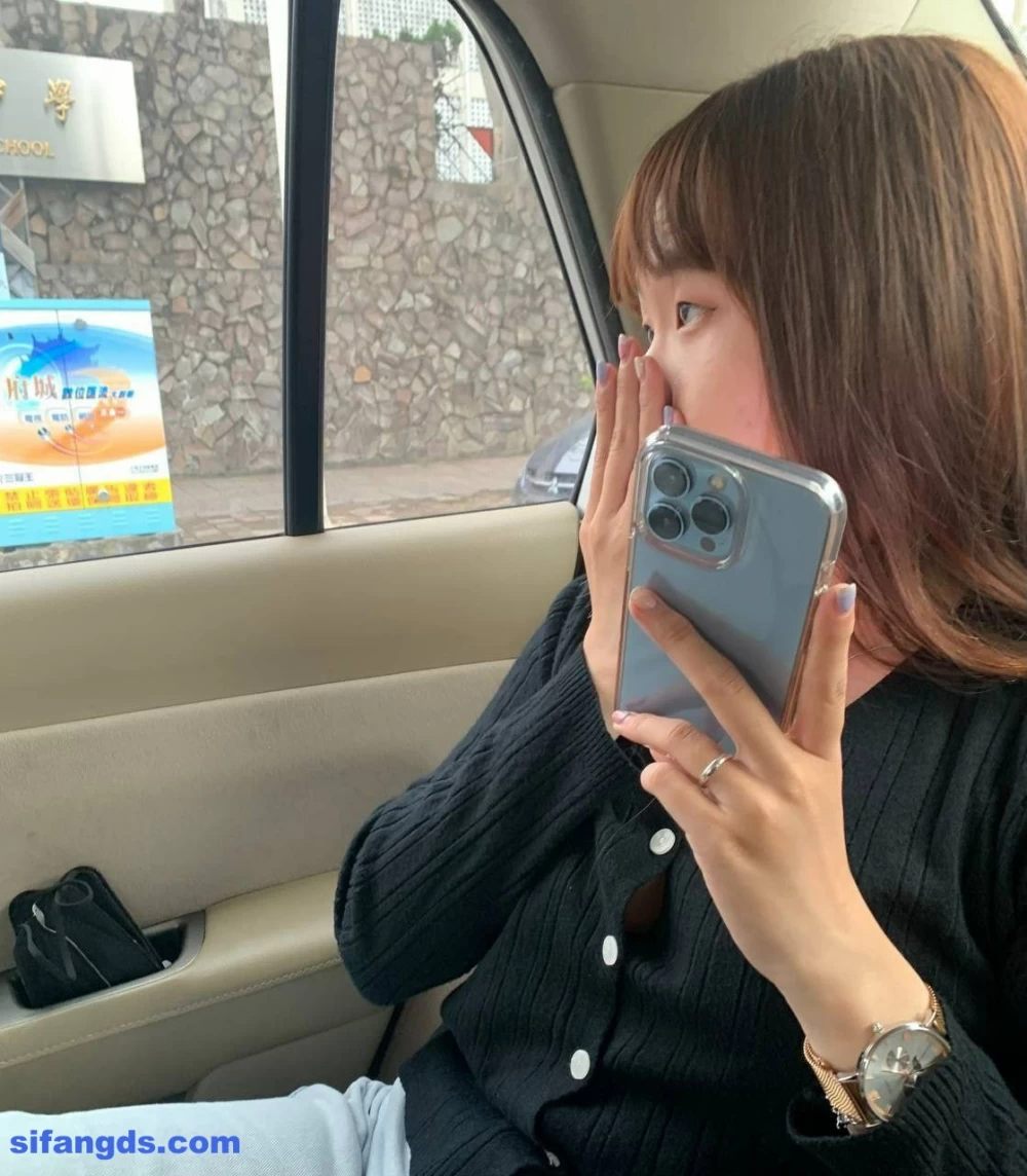 非常物质的母狗01.jpg